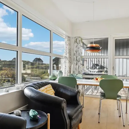 2 Bedroom Gorgeous In Apartment *